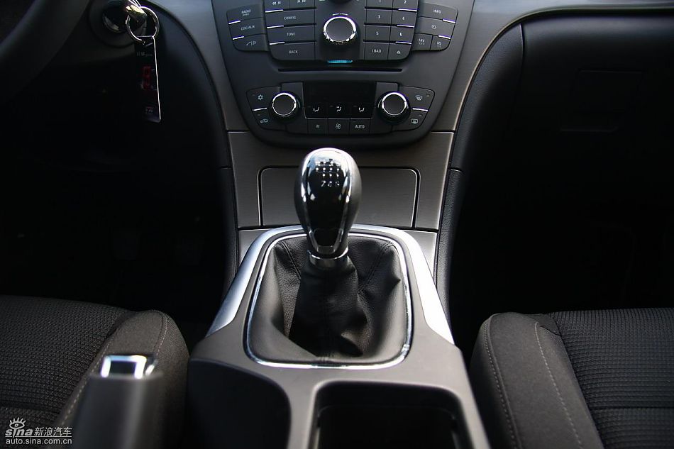 新君威1.6T实拍图内饰
