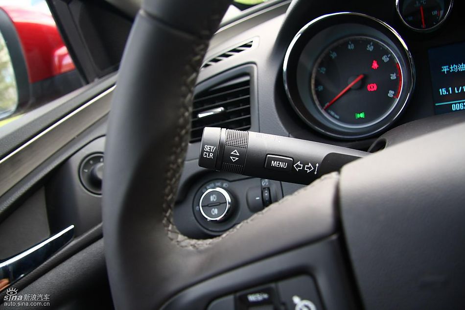 新君威1.6T实拍图内饰