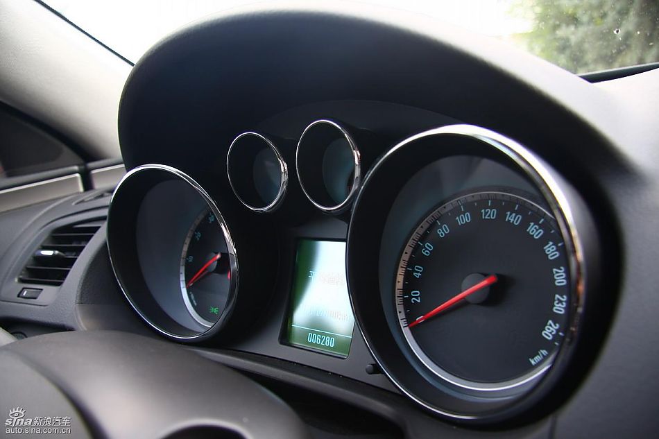 新君威1.6T实拍图内饰