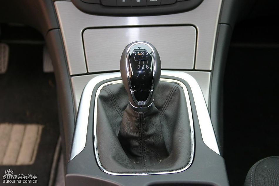 上海通用新君威1.6T到店实拍-内饰