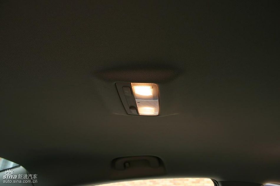 上海通用新君威1.6T到店实拍-内饰