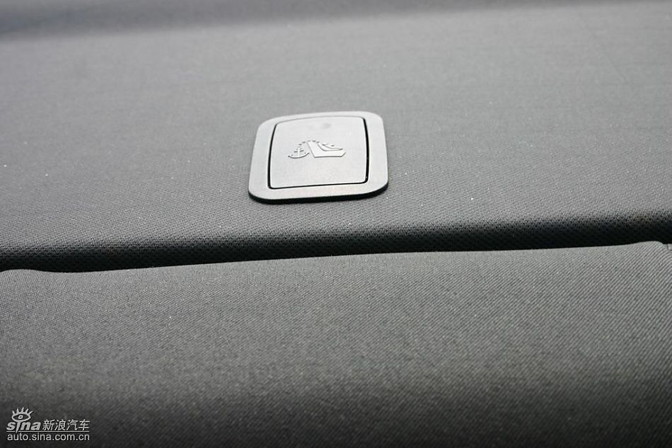 上海通用新君威1.6T到店实拍-内饰