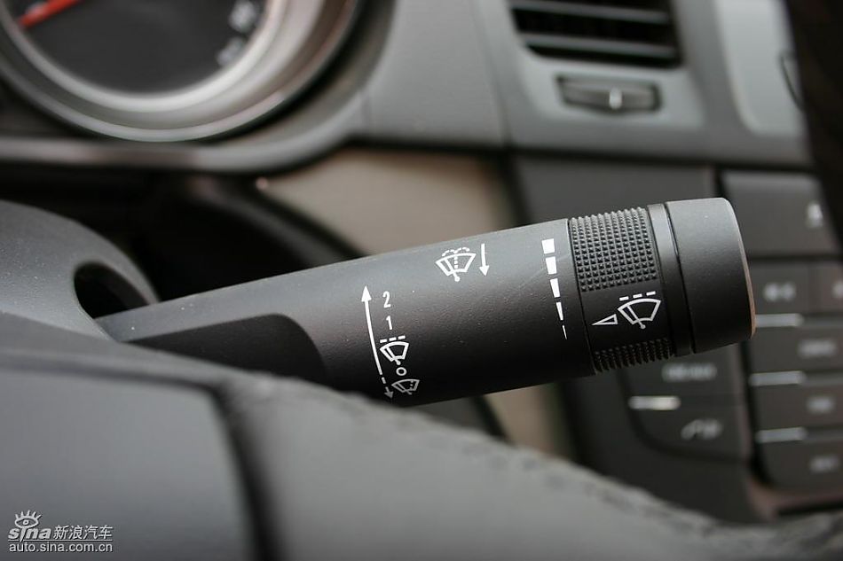 上海通用新君威1.6T到店实拍-内饰