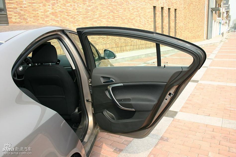 上海通用新君威1.6T到店实拍-内饰