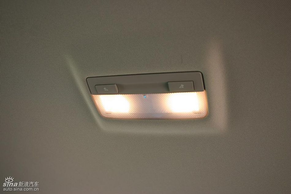 上海通用新君威1.6T到店实拍-内饰