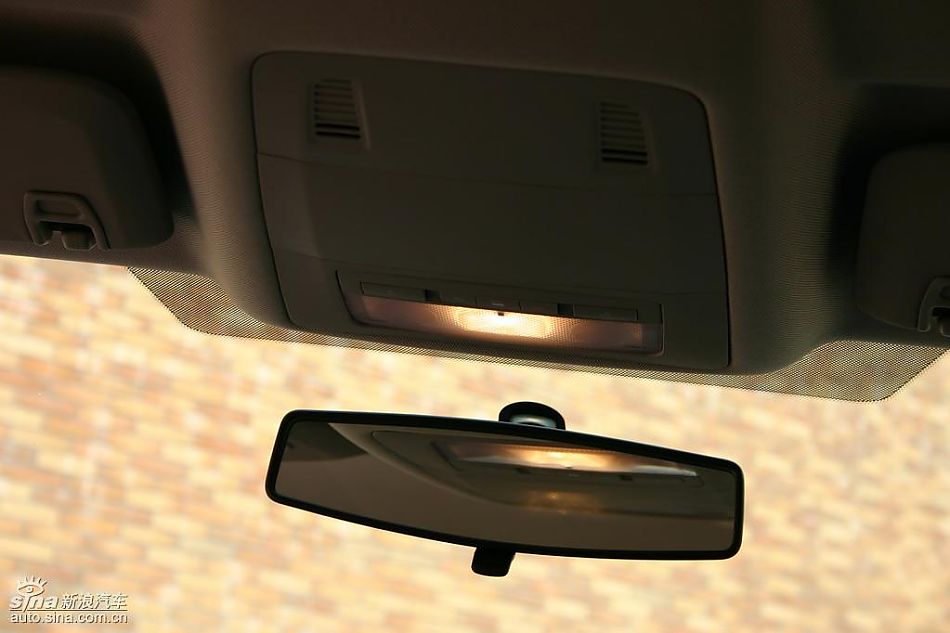 上海通用新君威1.6T到店实拍-内饰