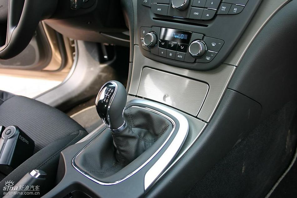 上海通用新君威1.6T到店实拍-内饰