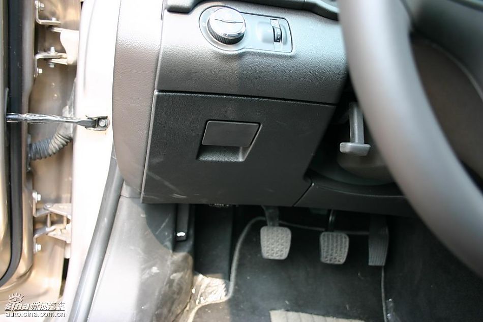 上海通用新君威1.6T到店实拍-内饰