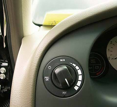 内部：大灯开关