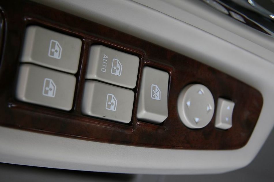 上海通用君威电动车门