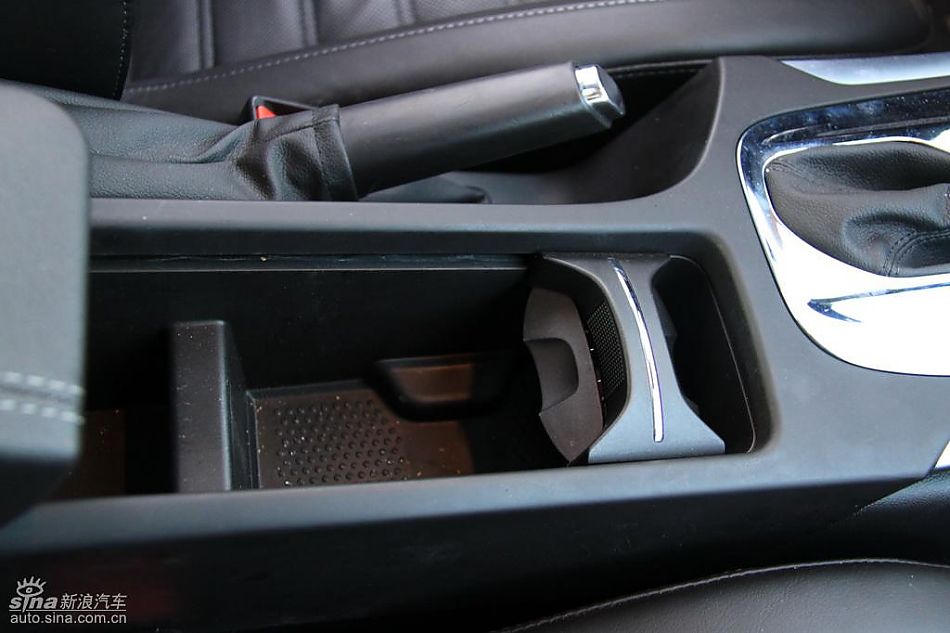 别克新君威2.0T内饰实拍图