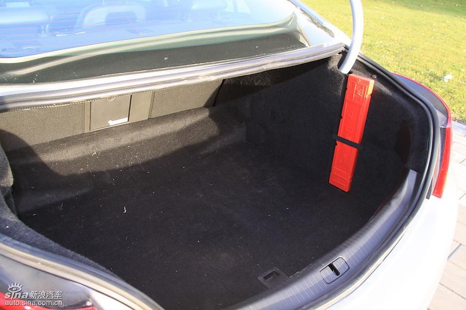 别克新君威2.0T内饰实拍图