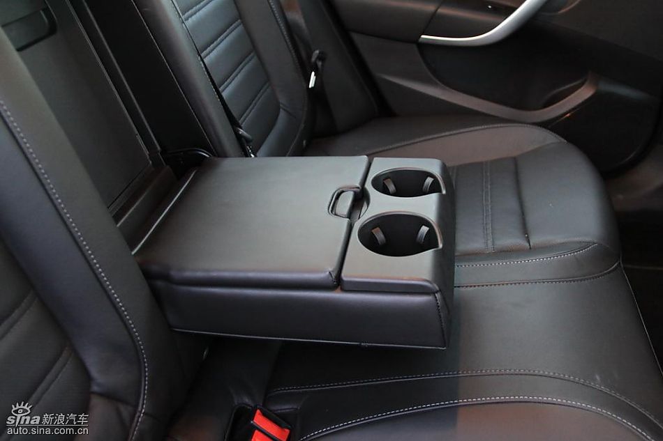 别克新君威2.0T内饰实拍图
