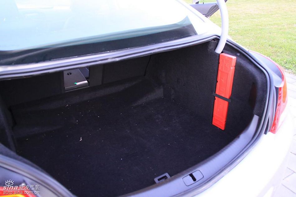 别克新君威2.0T内饰实拍图