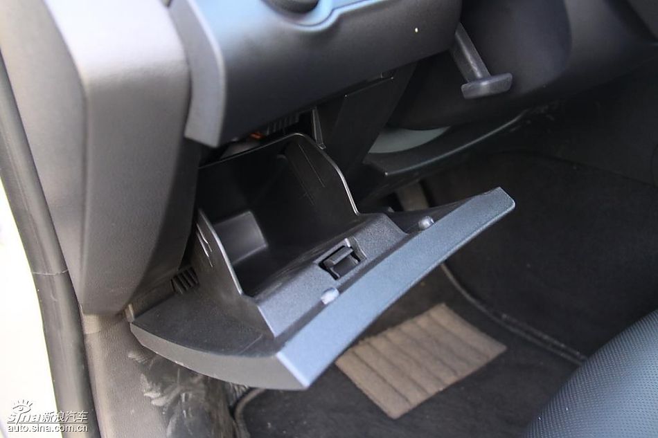 别克新君威2.0T内饰实拍图