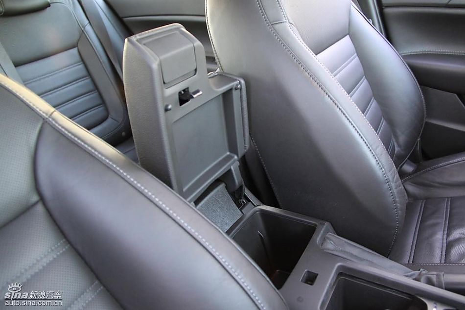 别克新君威2.0T内饰实拍图