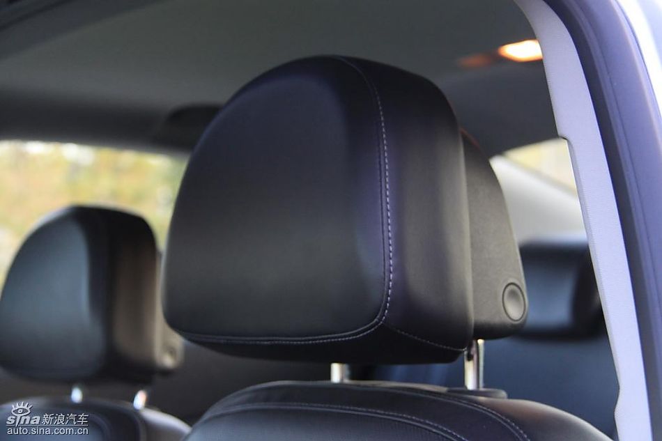 别克新君威2.0T内饰实拍图