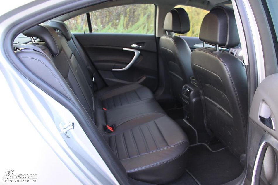 别克新君威2.0T内饰实拍图