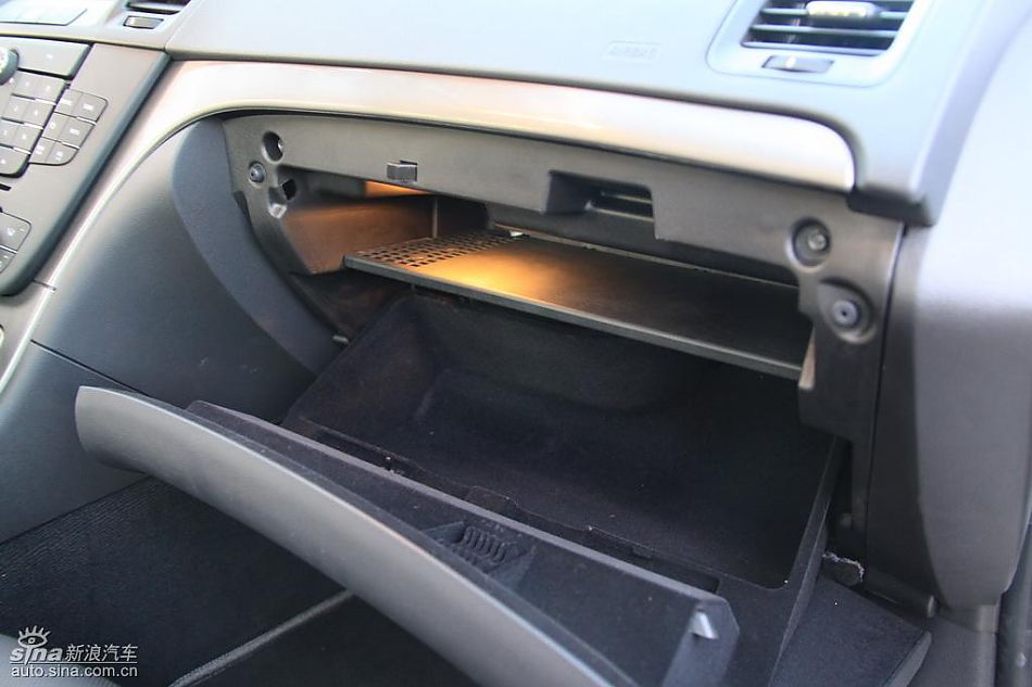 别克新君威2.0T内饰实拍图