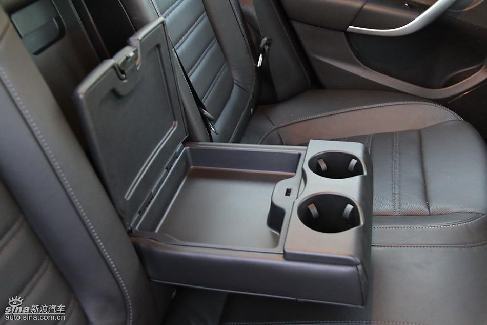 别克新君威2.0T内饰实拍图