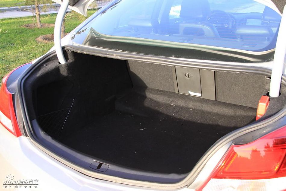 别克新君威2.0T内饰实拍图