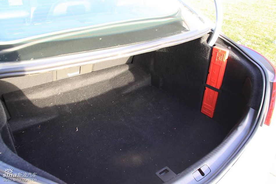 别克新君威2.0T内饰实拍图