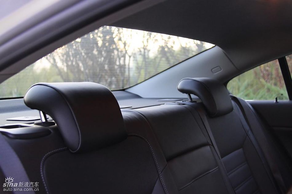 别克新君威2.0T内饰实拍图