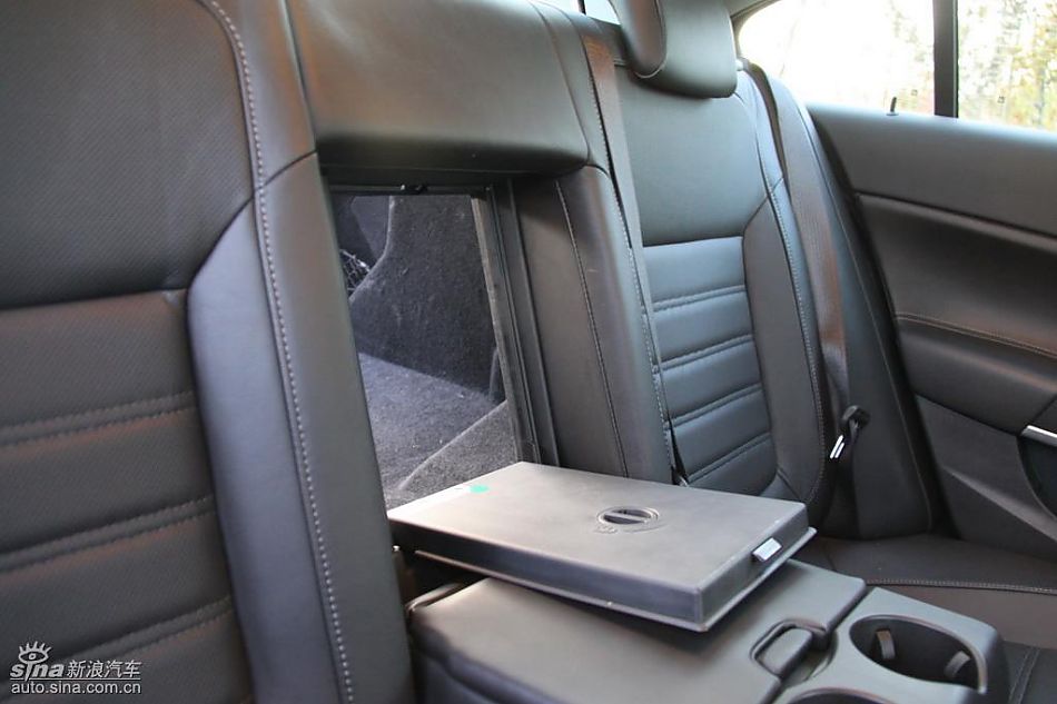 别克新君威2.0T内饰实拍图