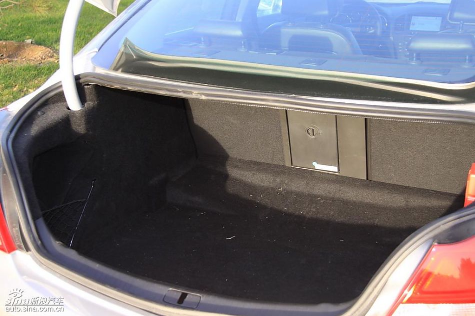 别克新君威2.0T内饰实拍图