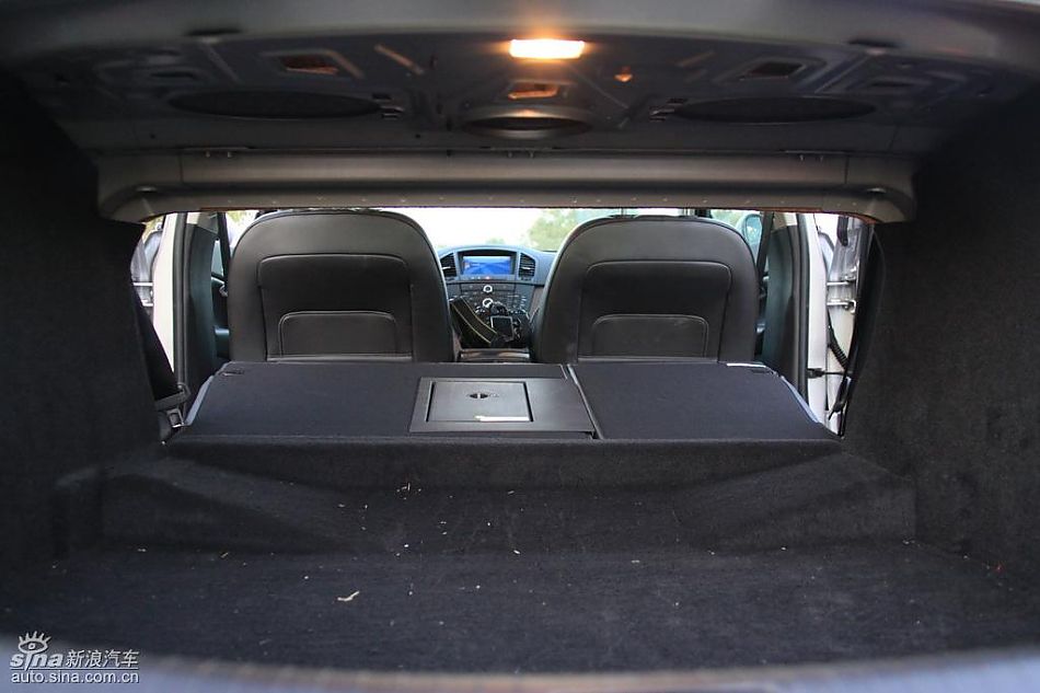 别克新君威2.0T内饰实拍图