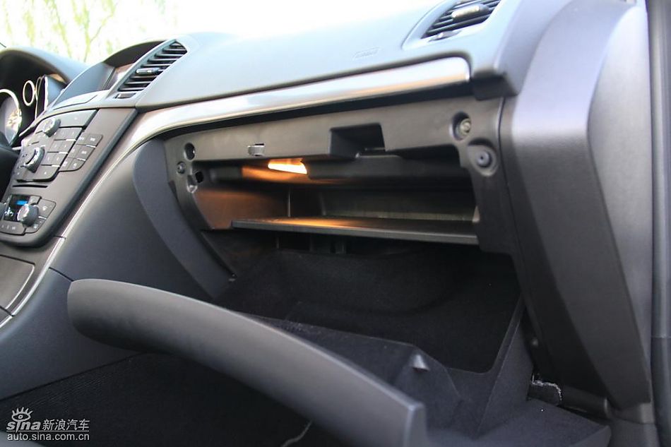 别克新君威2.0T内饰实拍图
