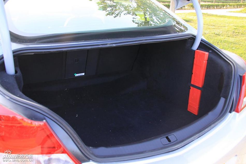 别克新君威2.0T内饰实拍图