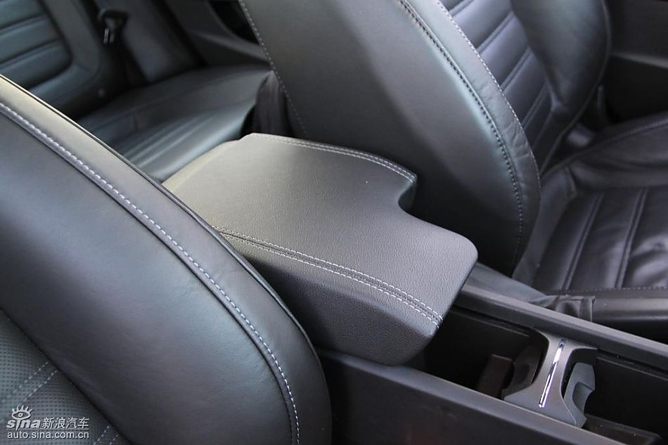 别克新君威2.0T内饰实拍图