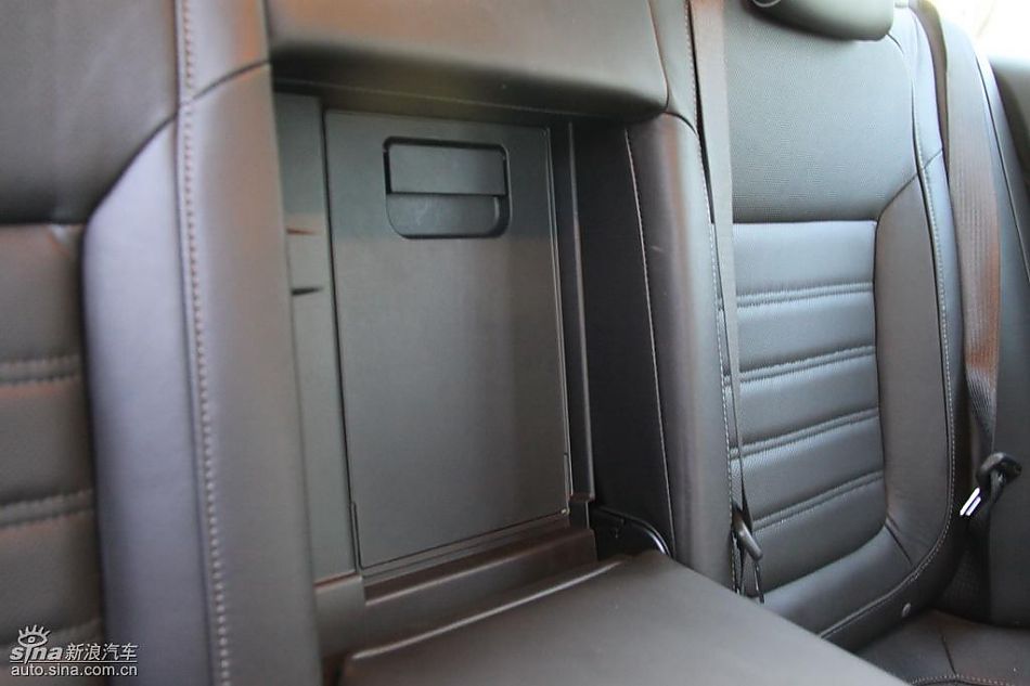 别克新君威2.0T内饰实拍图