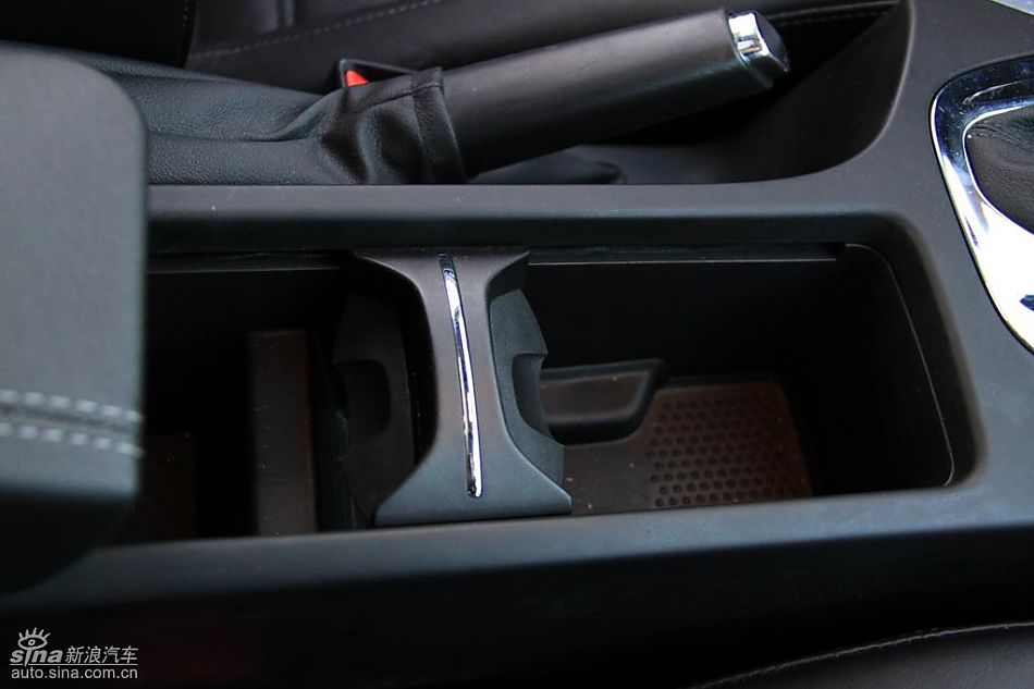别克新君威2.0T内饰实拍图