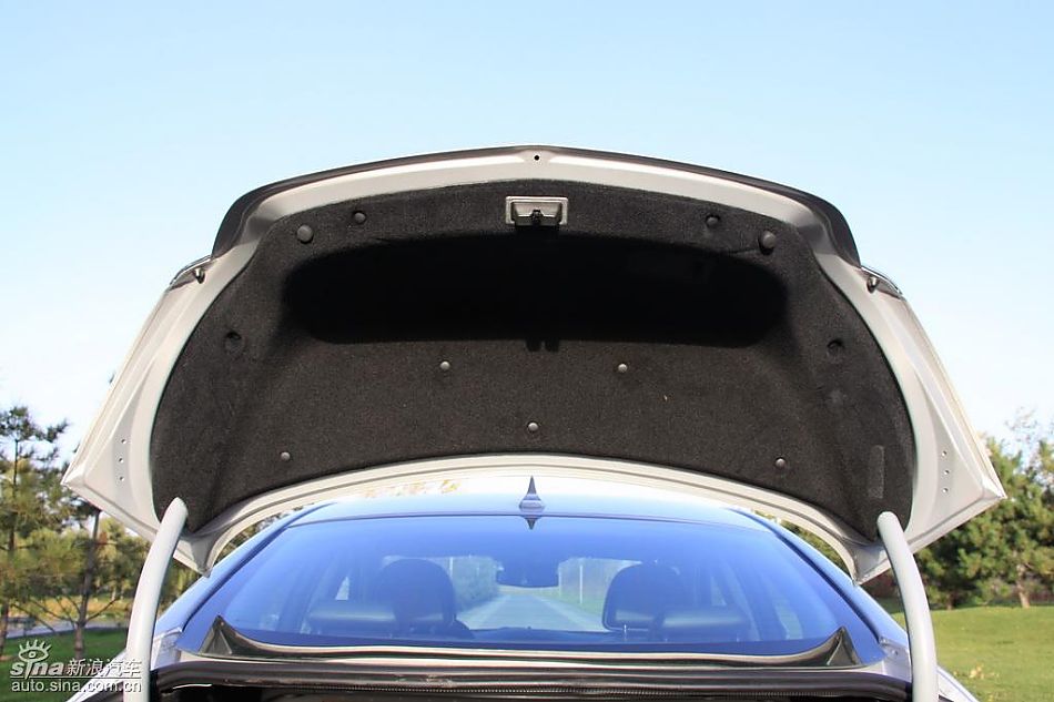 别克新君威2.0T内饰实拍图