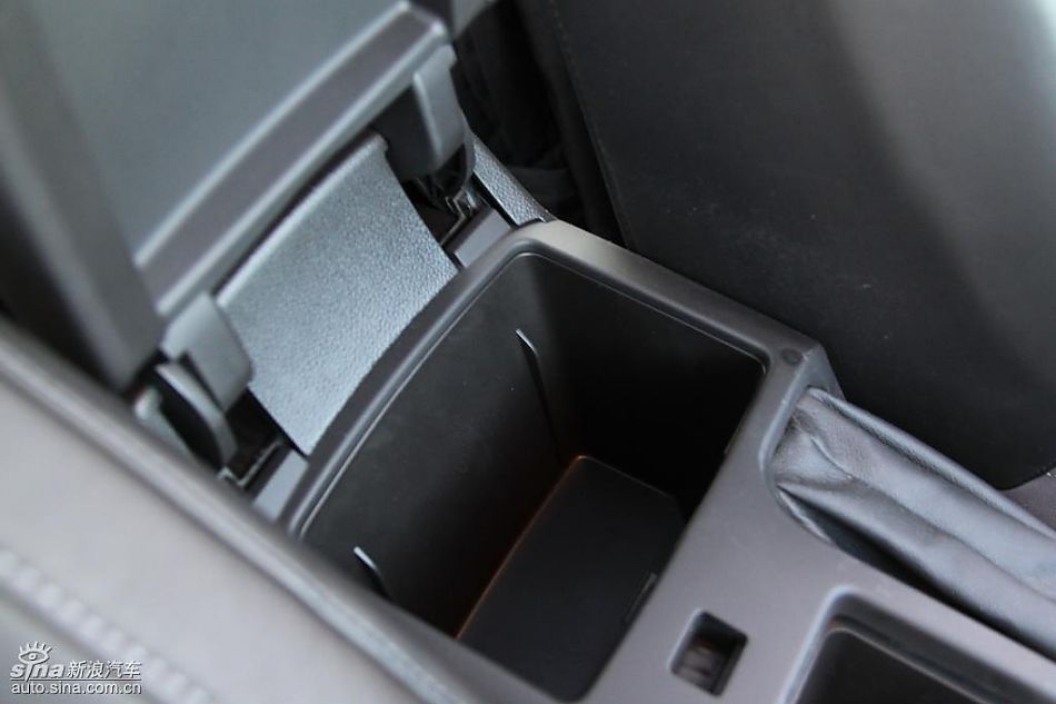 别克新君威2.0T内饰实拍图
