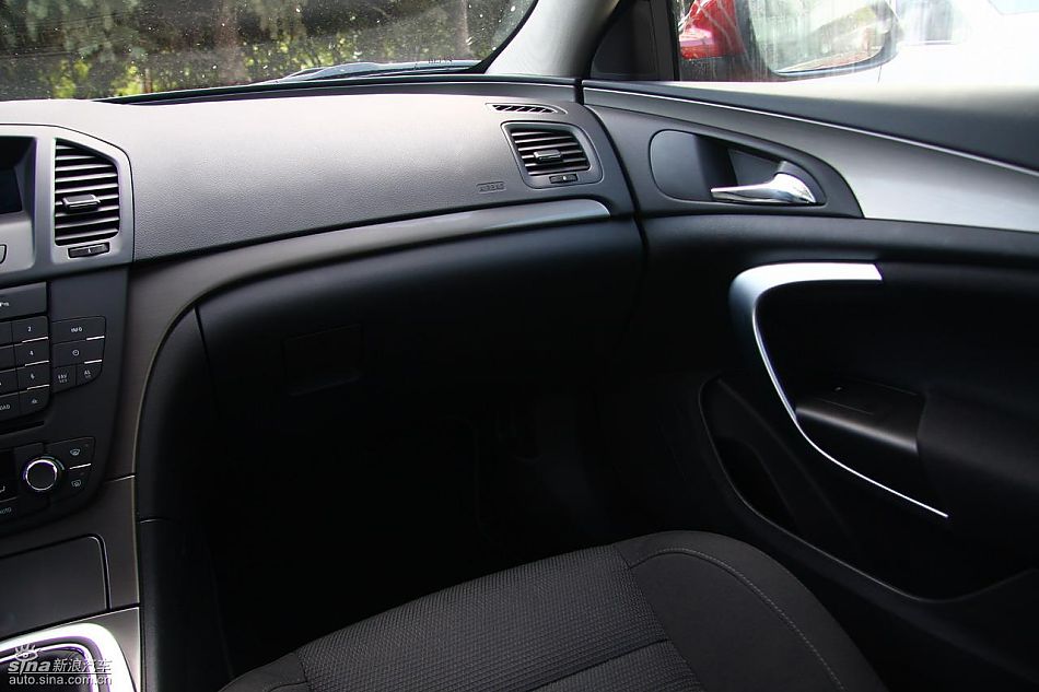 新君威1.6T实拍图内饰