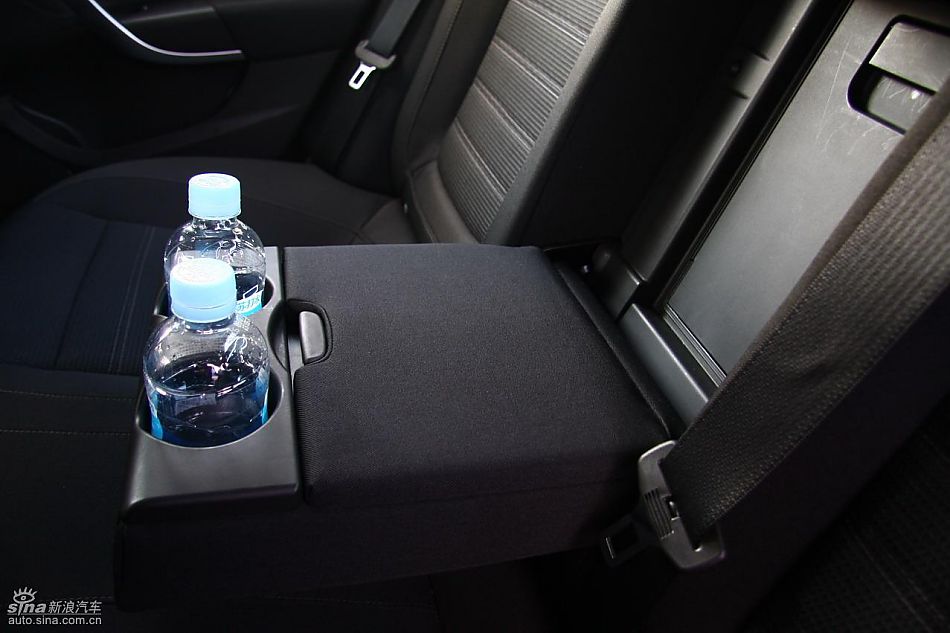 新君威1.6T实拍图内饰