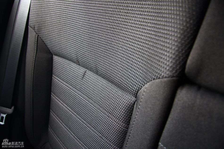 新君威1.6T实拍图内饰