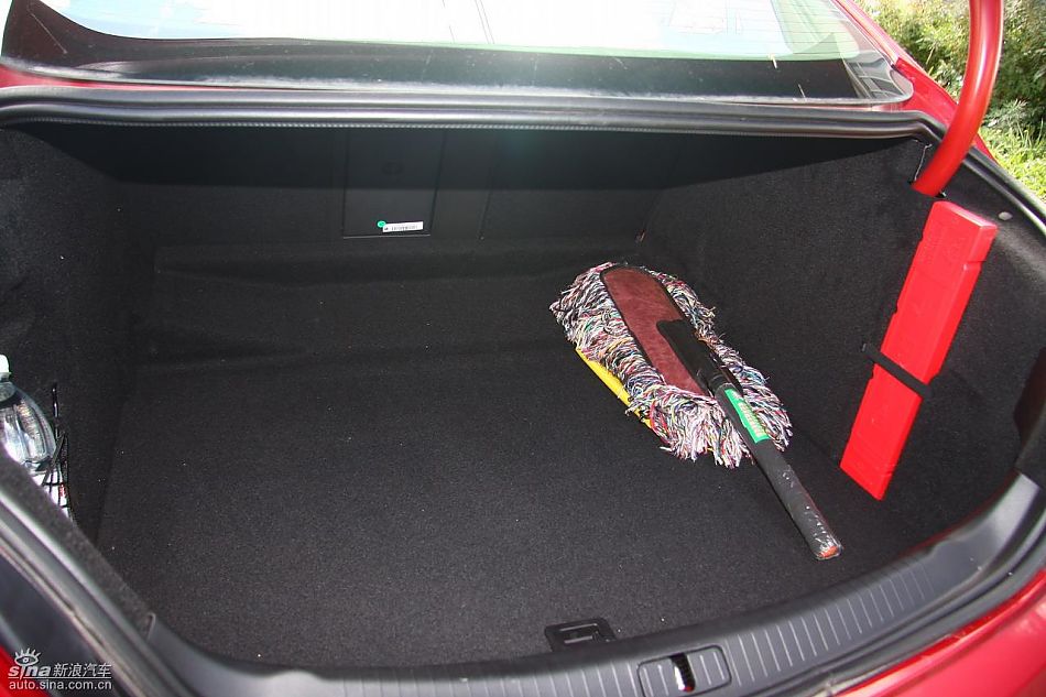 上海通用别克新君威1.6T实拍图发动机与细节