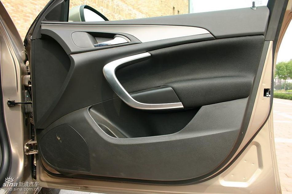 上海通用新君威1.6T到店实拍-内饰