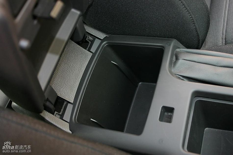 上海通用新君威1.6T到店实拍-内饰