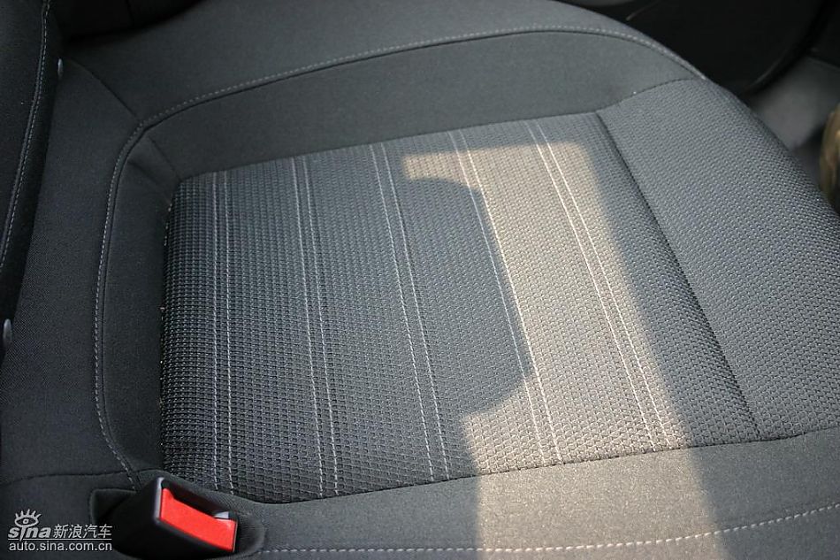 上海通用新君威1.6T到店实拍-内饰
