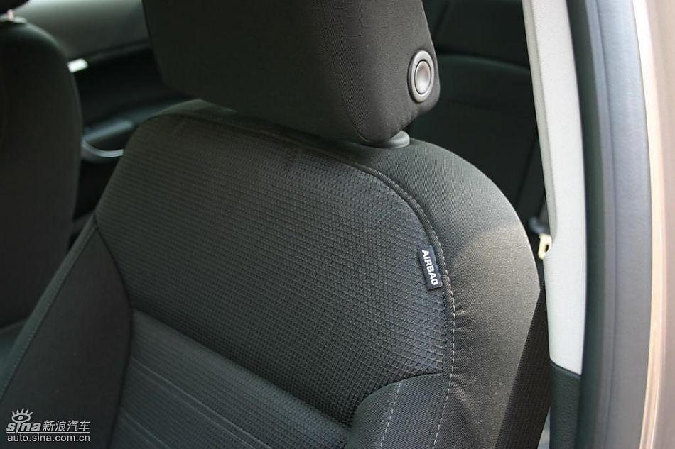 上海通用新君威1.6T到店实拍-内饰