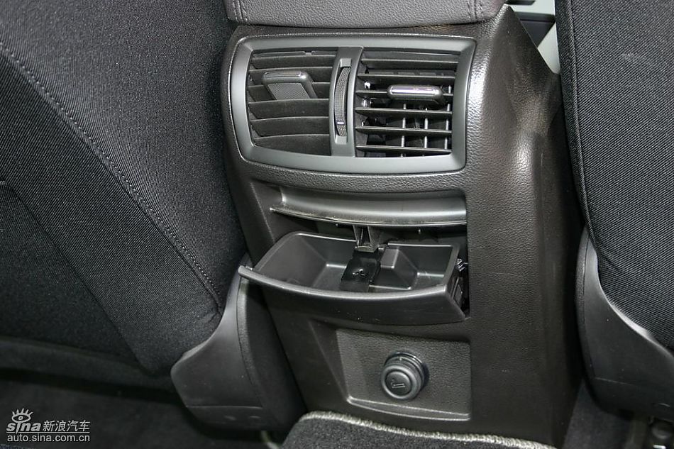 上海通用新君威1.6T到店实拍-内饰