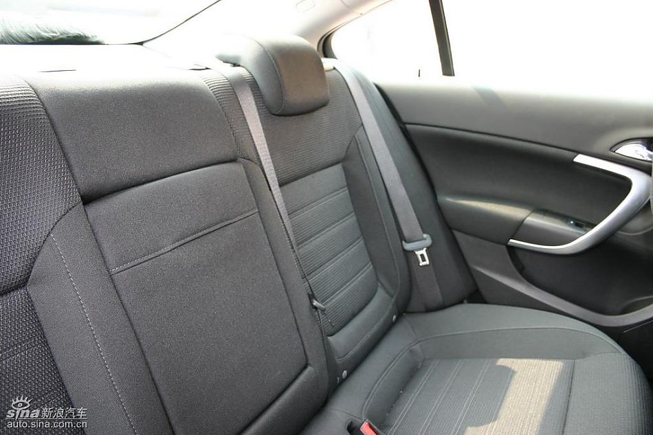 上海通用新君威1.6T到店实拍-内饰