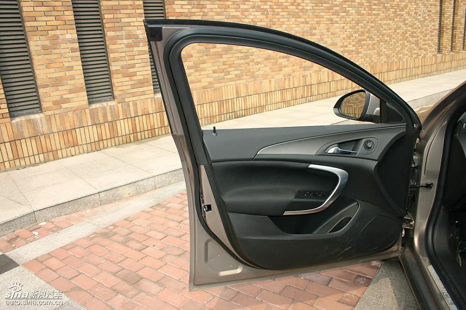 上海通用新君威1.6T到店实拍-内饰