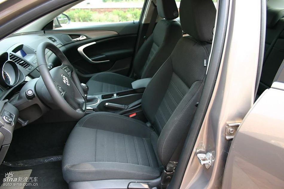 上海通用新君威1.6T到店实拍-内饰