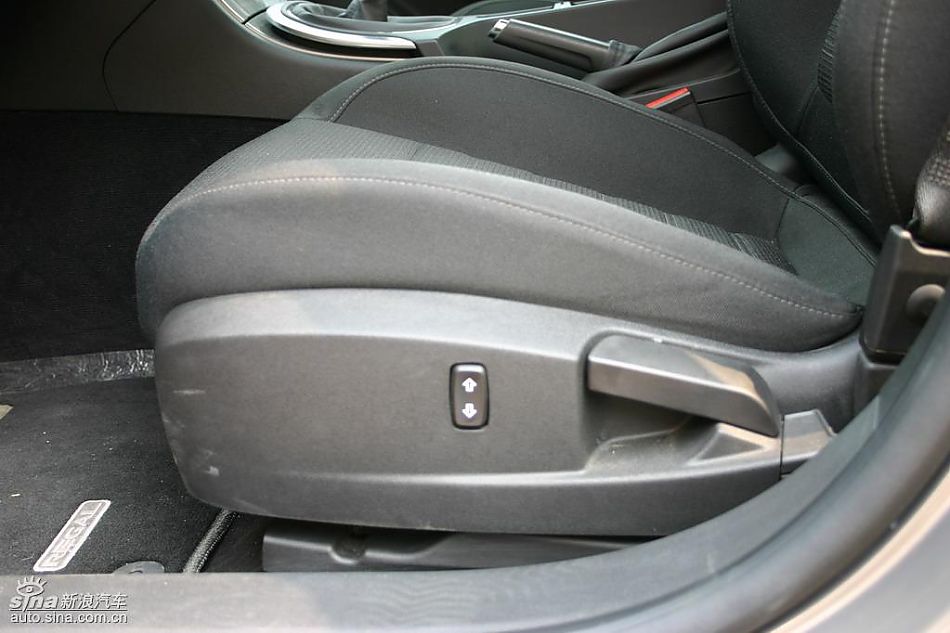 上海通用新君威1.6T到店实拍-内饰